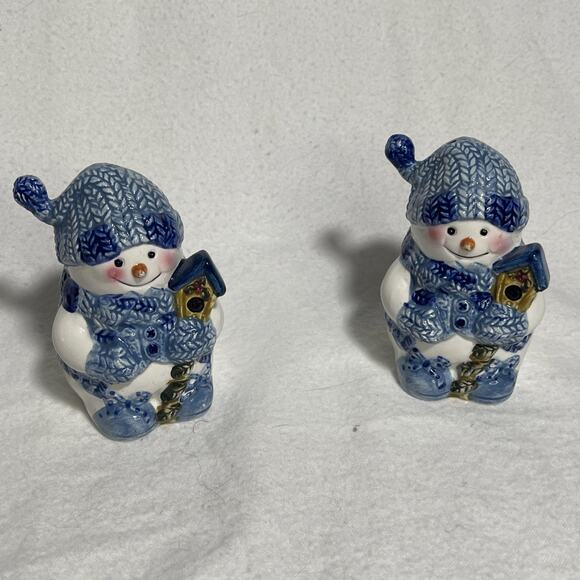 Ceramic Snowman Salt and Pepper Shakers New Without Box Plugs on Bottom - Picture 1 of 4